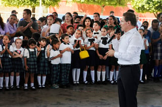 Con el inicio y la continuación de obras públicas, el gobernador  Aispuro Torres celebró 193 años de la Toma de posesión del General Guadalupe Victoria como Primer Presidente de México. (CORTESÍA)
