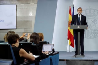 El presidente del Gobierno español abrió hoy la vía política para aplicar las disposiciones necesarias para hacer desistir al Ejecutivo catalán de sus intenciones secesionistas. (EFE)