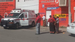 Al llegar los paramédicos de la Cruz Roja, la persona aún contaba con signos vitales, por lo que de inmediato lo subieron a la ambulancia, pero justo cuando se disponían al traslado, entró en paro y perdió la vida. (EL SIGLO DE TORREÓN)