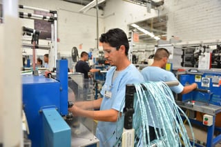 Producción. La industria manufacturera creció 0.5 por ciento y la construcción subió 0.3 por ciento. (ARCHIVO)