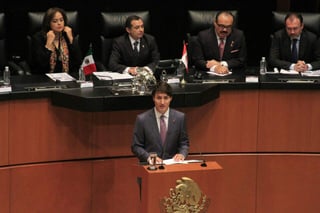 El Primer Ministro de Canadá, Justin Trudeau, dijo ante el pleno del Senado Mexicano que normas laborales justas y progresistas son la manera de asegurarnos que se modernice el TLCAN. (TWITTER)