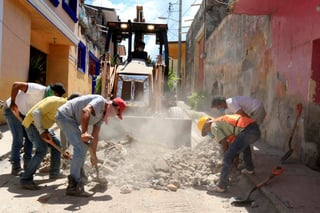 'Llevamos cuatro días demoliendo… se siente gacho por el pueblo, porque medio pueblo quedó devastado', relata habitante de Chietla, Puebla. (ARCHIVO)