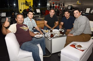Omar Sobrino, Gustavo Muñoz, Marcelo Córdova, Gerardo Garza
y Santos del Toro