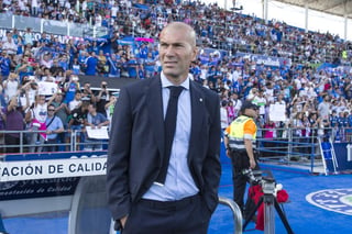 Zidane celebró a lo grande su partido cien como técnico del Real Madrid superando el récord marcado por Pep Guardiola en 2010 con el Barcelona, cuando estuvo 12 partidos seguidos venciendo a domicilio. (EFE)