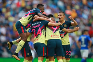 América venció 3-1 a Cruz Azul como visitante y llegó a 23 unidades en el Apertura 2017. (Jam Media)