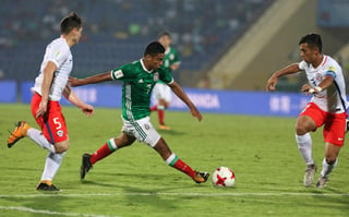 México fue superior a Chile, pero no pudo reflejarlo en el marcador, para terminar empatados a cero. (AP)