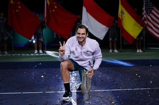 Roger Federer no tuvo muchos problemas para derrotar ayer 6-4, 6-3 a Rafael Nadal. El suizo suma cinco triunfos seguidos sobre el español, tres de ellos en finales en este año. (AP)