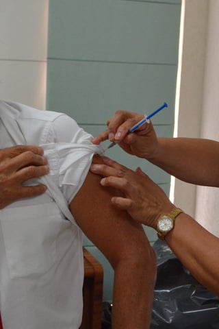 Nuevas dosis. Llegan a la Comarca Lagunera ocho mil vacunas contra la Influenza, de cara a la temporada invernal. (ROBERTO ITURRIAGA)
