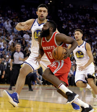 James Harden anotó 27 puntos por los Rockets de Houston. (AP)