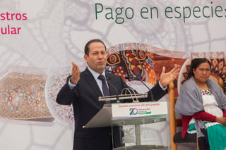 El Comité Ejecutivo Nacional del PRI podría anunciar este miércoles que el ex gobernador del Estado de México, Eruviel Ávila Villegas, dirigirá al partido en la Ciudad de México. (ARCHIVO)
