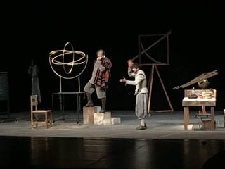 Hoy se presentó dicha puesta en escena en dos funciones en el Teatro Nazas. Los protagonistas fueron José María de Tavira y Joaquín Cosío. Los dirige el experimentado dramaturgo Antonio Castro. (EL SIGLO DE TORREÓN)