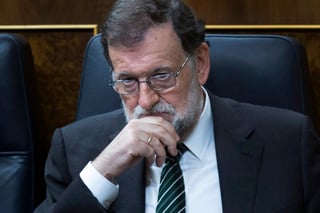 Define. Rajoy podría solicitar la aplicación del artículo 155 constitucional e intervendría el gobierno autónomo de Cataluña. (AP)