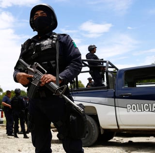 Relataron que tres hombres prendieron fuego al vehículo y huyeron en un automóvil, en tanto que policías estatales y municipales implementaron un operativo para su localización. (ARCHIVO)
