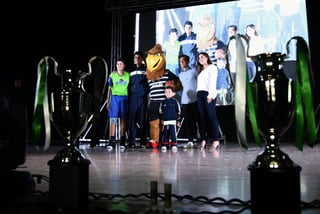 El Colegio Inglés vivió anoche sus mejores galas, con la ceremonia de apertura del tradicional torneo deportivo. (Fotografía Jesús Galindo)