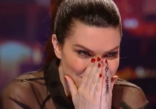Interpreta canción de Laura Pausini y la conmueve hasta las lágrimas