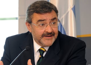El diputado Luis Gallo, de la Comisión de Deportes de la Cámara de Representantes en Uruguay, está mediando en el conflicto. 