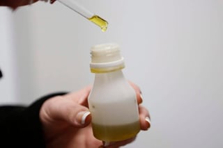 El aceite puede ayudar a la hora de impedir que las personas abandonen el agresivo tratamiento de la quimioterapia. (ARCHIVO)