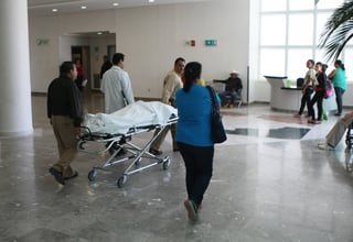 Rezago. El Hospital General 450 carece de equipamiento en el cuarto piso; el hospital de Gómez Palacio no tiene aún lo necesario.