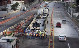 Abren carriles de tramo afectado del Paso Exprés, pero aún siguen las obras. (EL UNIVERSAL) 