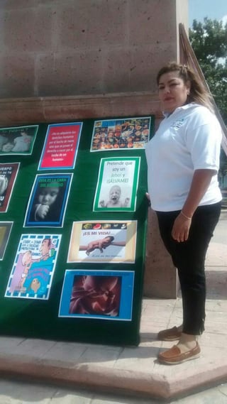 Movimiento ‘Coahuila por la Vida’ se congregó ayer
para reunir firmas en contra de la despenalización del aborto.
