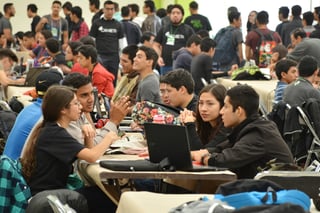 Tecnología.  Estudiantes de distintos lugares se dieron cita ayer en el Hackathon 2017 realizado en las instalaciones de la Universidad Autónoma de La Laguna en el marco del foro organizado por Canieti TIECON Laguna.