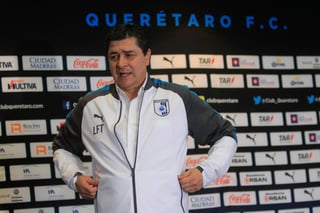 Luis Fernando Tena entró al relevo por Jaime Lozano al banquillo de los Gallos Blancos. 