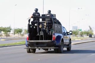 Acción. Agentes de la Policía Federal, División Caminos, fueron avisados del delito que se cometió.