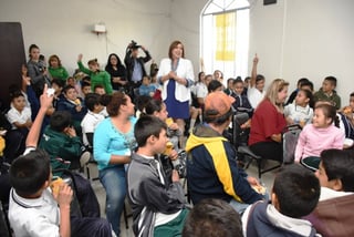 Beneficio. La alcaldesa, María González Achem entregó un comedor comunitario. (CORTESÍA)
