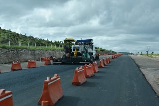 En materia de infraestructura y programas carreteros se propone una reducción de 32.6 % de los recursos. (ARCHIVO)