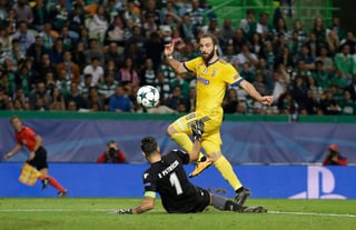 Gonzalo Higuaín marcó el gol del empate al minuto 79. (AP)