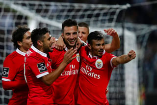 Benfica marcha segundo en la liga portuguesa por encima del Sporting Lisboa que aún no disputa su partido de la jornada.