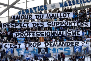 Aficionados del Marsella se manifestaron en contra de Patrice Evrá. (AP)
