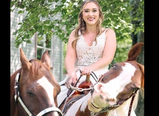 La novia trajo a los caballos a su boda como forma representativa de recordar a su padre, ya fallecido. (INTERNET)