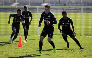 Los jugadores del Santos Laguna participaron ayer en un entrenamiento en el Territorio Santos Modelo. (Cortesía)