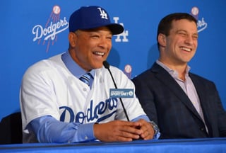 Andrew Friedman (d), presidente de operaciones deportivas no habló de una extensión de contrato para Roberts. Dodgers, motivados para llegar a otra SM