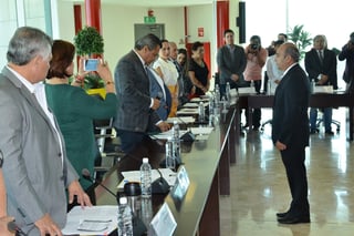 En sesión del Cabildo se tomó protesta al nuevo secretario del Ayuntamiento de Torreón. (FERNANDO COMPEÁN) 