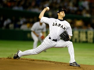 Shohei Otani es el actual jugador más valioso de la Liga de Japón, donde es pitcher y bateador. (Archivo)
