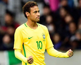 Neymar marcó el primer gol, de penal, ante Japón.