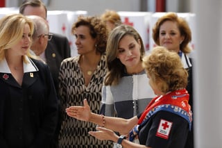 Como una muestra de solidaridad, tras los sismos del 7 y 19 de septiembre pasado, la reina de España Letizia Ortiz visitó las instalaciones de la Cruz Roja Mexicana. (ARCHIVO)