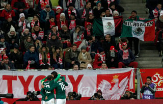 En la tribuna, nunca faltan aficionados mexicanos que apoyen a su selección a donde vaya. Osorio termina satisfecho con gira