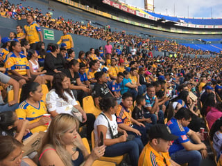 Aficionados de Tigres podrán portar su camiseta en el próximo clásico regio. (ARCHIVO)