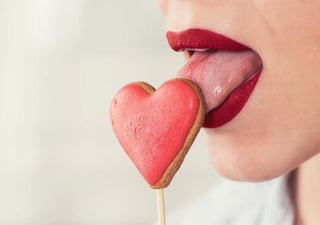 Un hombre que fuma y gusta de complacer a sus parejas con sexo oral es más propenso a padecer cáncer de garganta y cuello. (INTERNET)