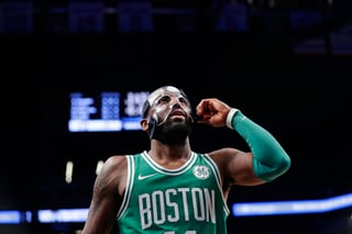 Kyrie Irving regresó a la duela con una máscara y anotó 25 puntos en la victoria de los Celtics 109-102 sobre Nets de Brooklyn. (AP)