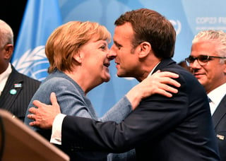 Plan. Ángela Merkel y Emmanuel Macron asumieron el papel de líderes contra el cambio climático. (AP)