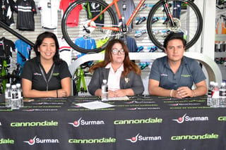 Evento. Jimena, Irene y Miguel, de Ruedas del Desierto, invitan a recorrido ciclista. (EDITH GONZÁLEZ)