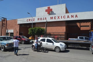 Hospitalizado. Fue trasladado en un vehículo particular a las instalaciones de la Cruz Roja de Torreón. (ARCHIVO) 
