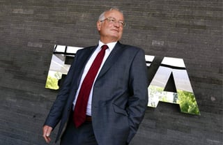 Borbely fue despedido por el presidente de la FIFA, Gianni Infantino, en el congreso del órgano rector del fútbol mundial en Bahrein. (ARCHIVO)