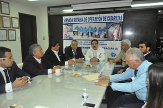 Apoyo. El Club Rotario de Torreón realiza su Jornada de Operaciones de Cataratas en la que se beneficiarán a 30 pacientes. (GUADALUPE MIRANDA)