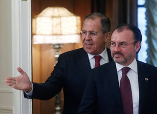Encuentro. El ministro ruso Sergéi Lavrov (Izq.), dió la bienvenida a Luis Videgaray Caso. (EFE) 