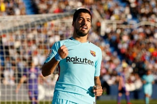 Suárez acumulaba cerca de 500 minutos sin marcar con el Barsa, pero el delantero uruguayo se desquitó con tantos a los 28 y 60 minutos por el cuadro azulgrana, que acumula 34 puntos y se mantiene invicto como líder del campeonato. (AP) 
